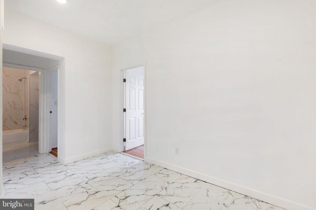 Bathroom, Empty room, Interior, Marble, Recessed Lighting