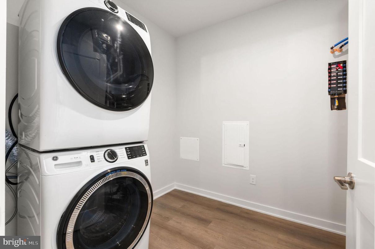 Interior, Utility Closets, Washer, Wood Texture Flooring