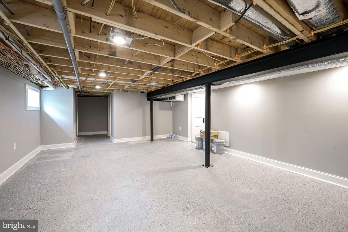Empty room, Interior, Wooden Beams