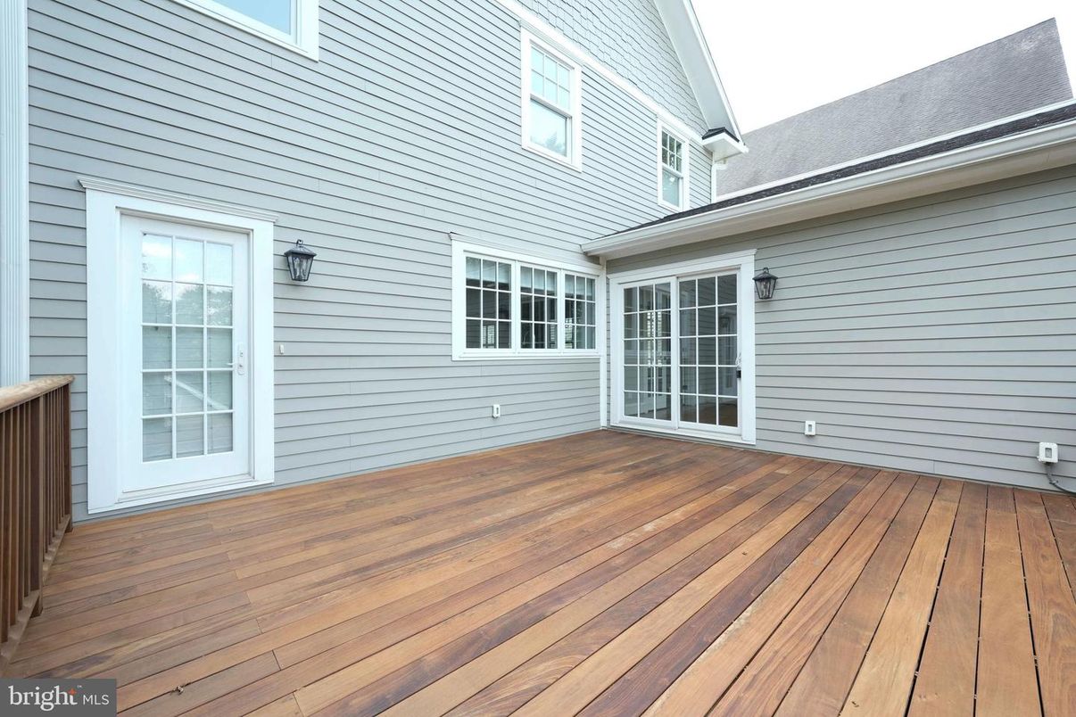 Exterior, Wood Texture Flooring