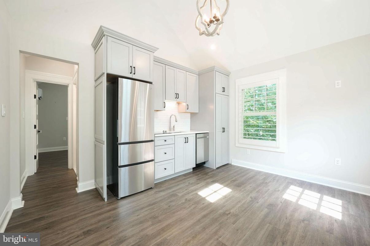 Interior, Kitchen, Pendant Lights, Wood Texture Flooring