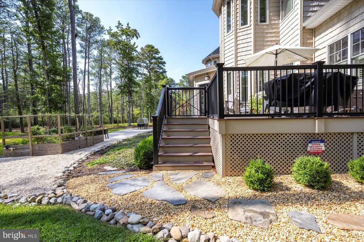 Backyard, Exterior