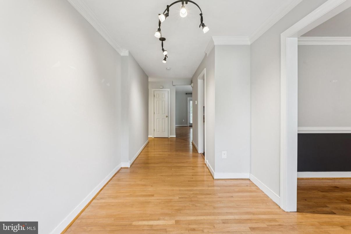 Interior, Pendant Lights, Wood Texture Flooring
