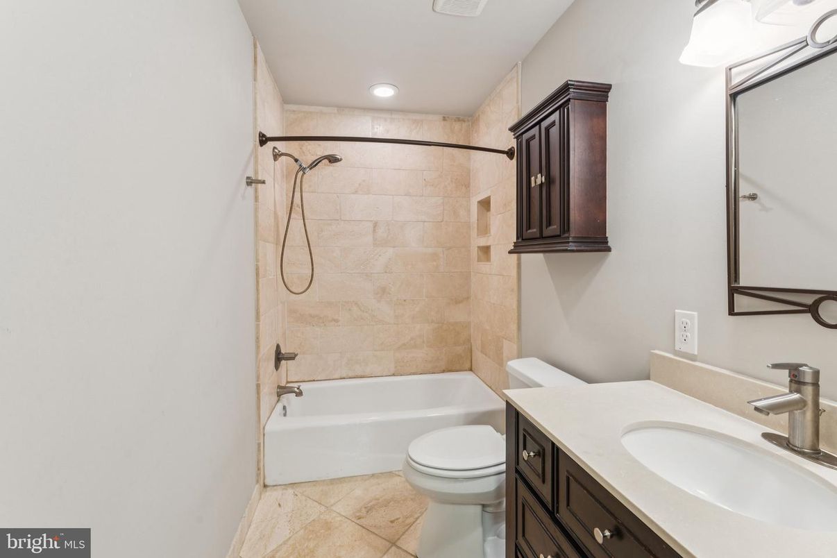 Bathroom, Interior, Recessed Lighting