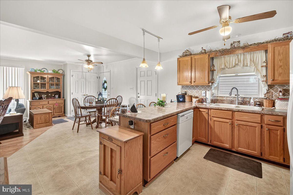 Dining room, Interior, Kitchen, Pendant Lights
