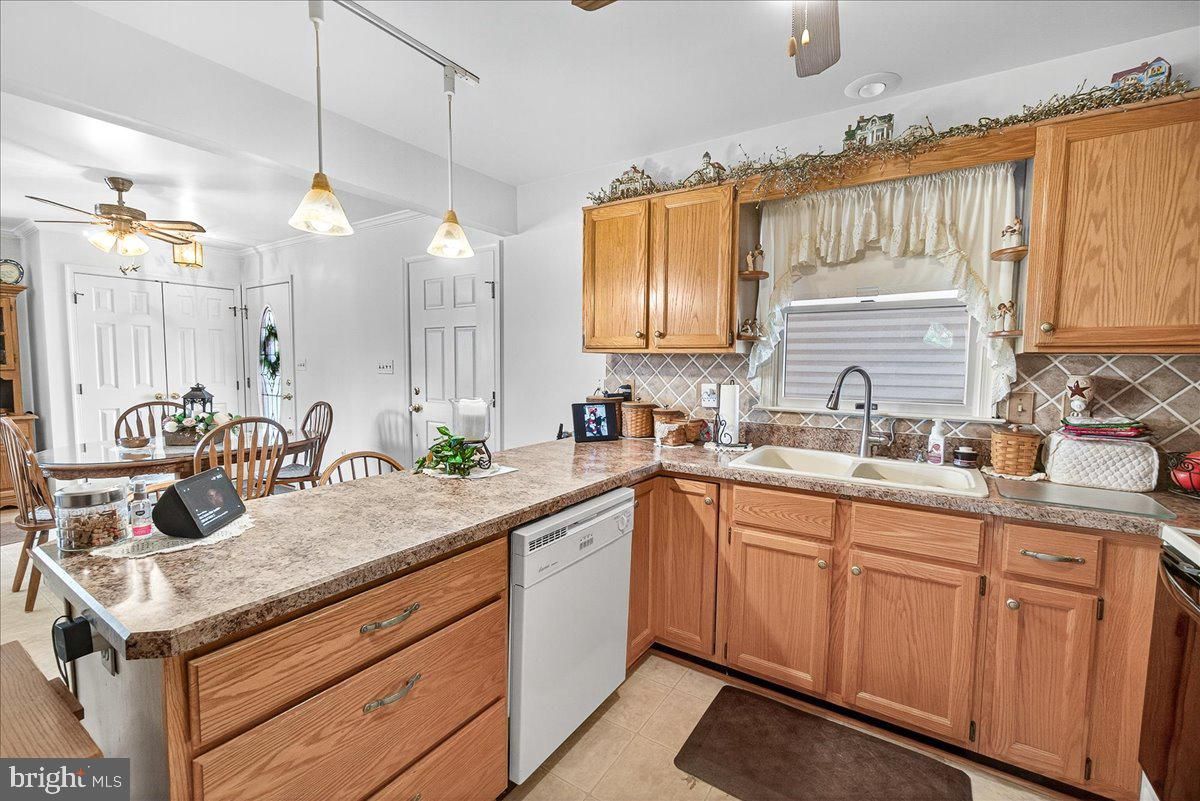 Dining room, Interior, Kitchen, Pendant Lights, Recessed Lighting
