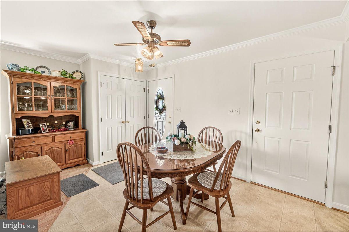 Dining room, Interior