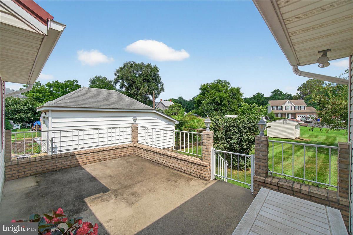 Detached Garage, Exterior