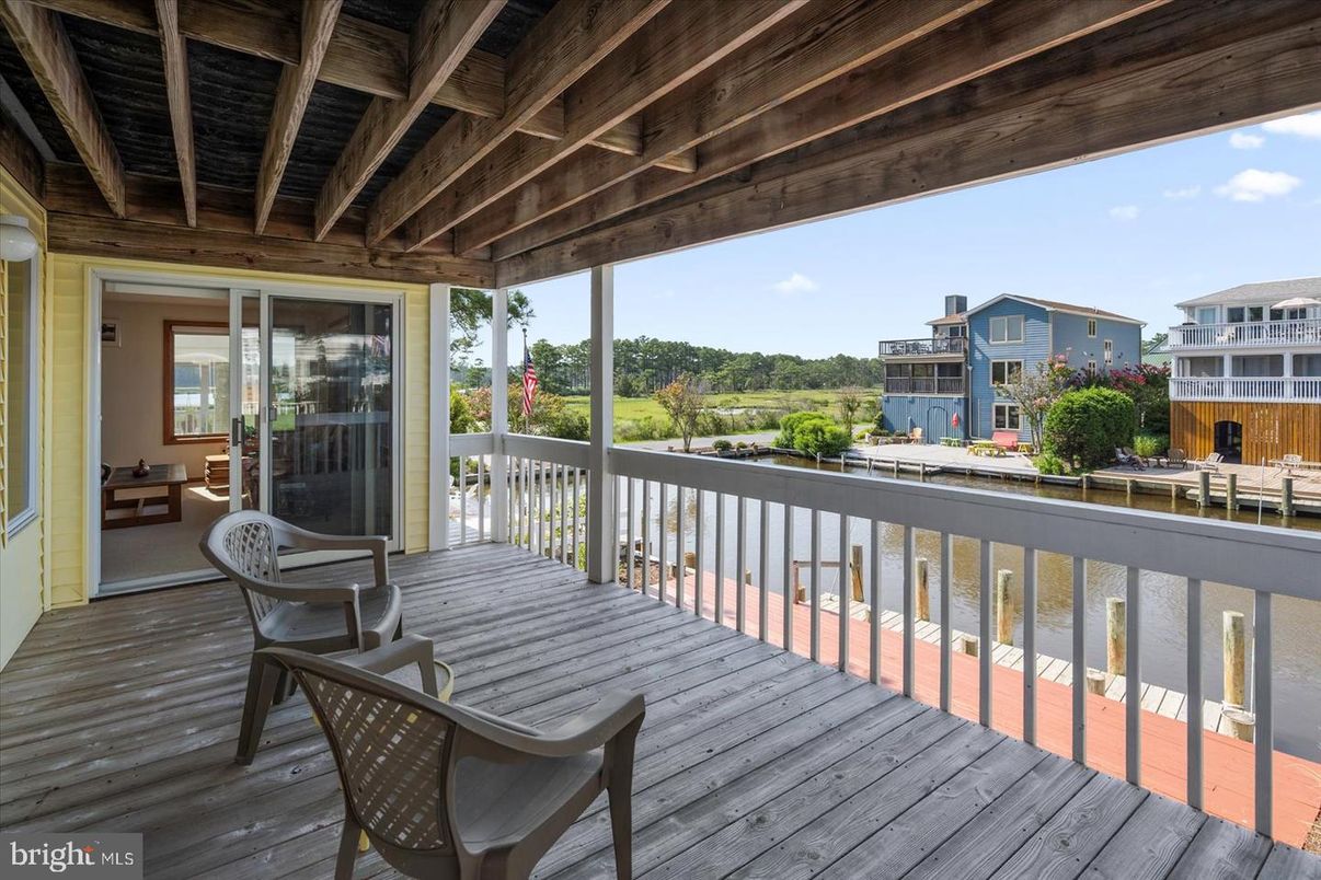 Exterior, Wood Texture Flooring