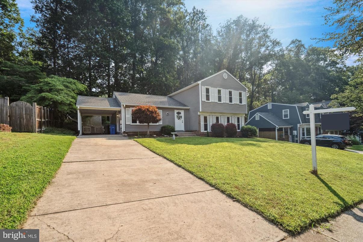 Backyard, Exterior, Facade, Split Level