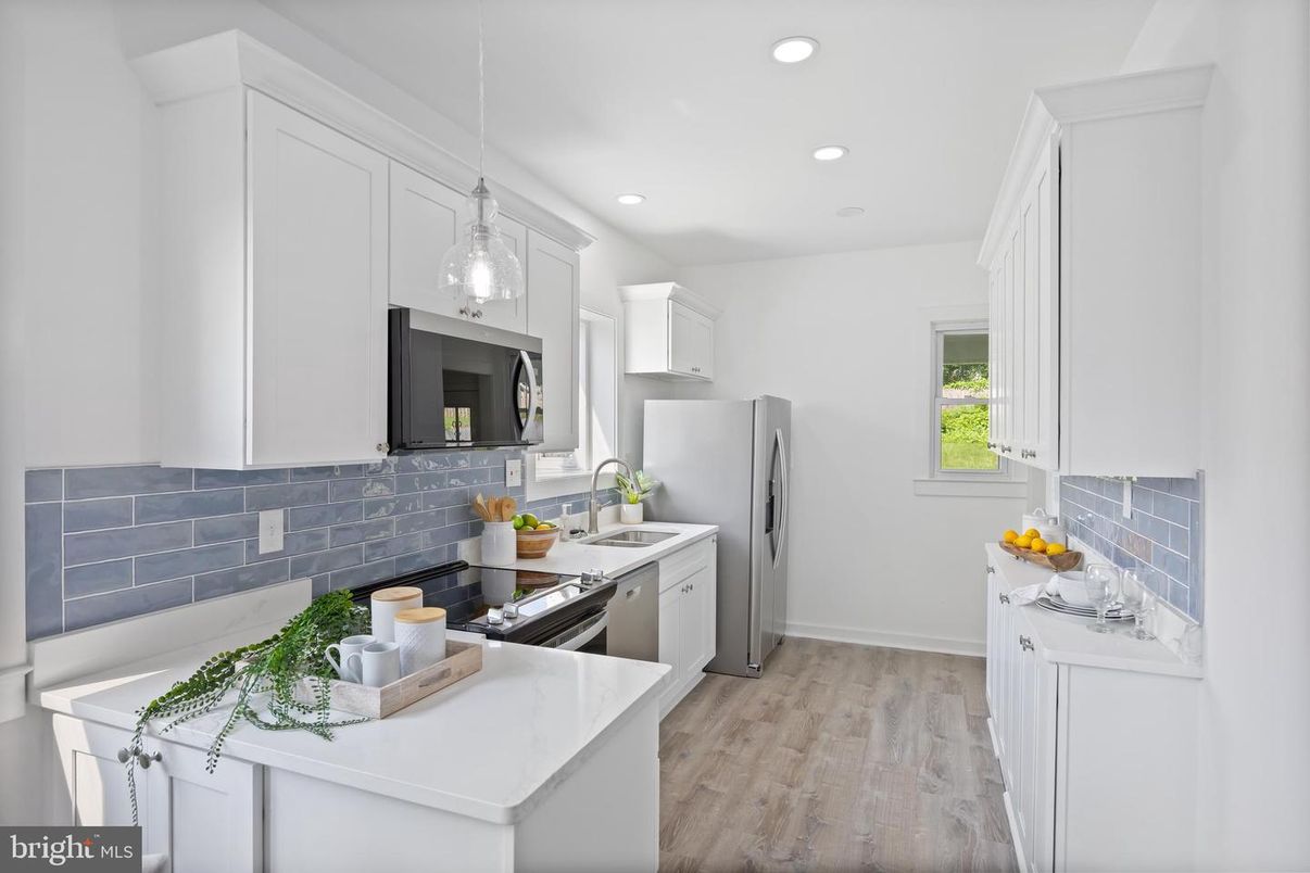 Interior, Kitchen, Pendant Lights, Recessed Lighting, Wood Texture Flooring