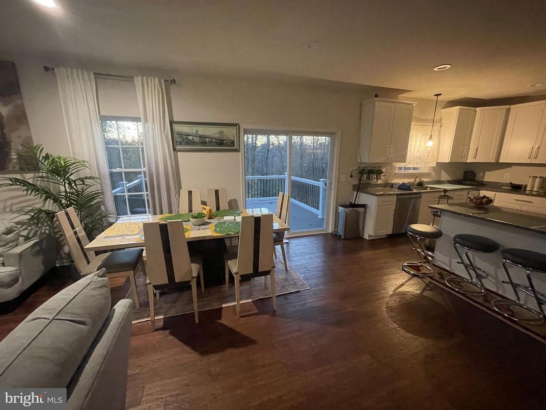 Dining room, Interior, Kitchen, Pendant Lights, Recessed Lighting, Wood Texture Flooring