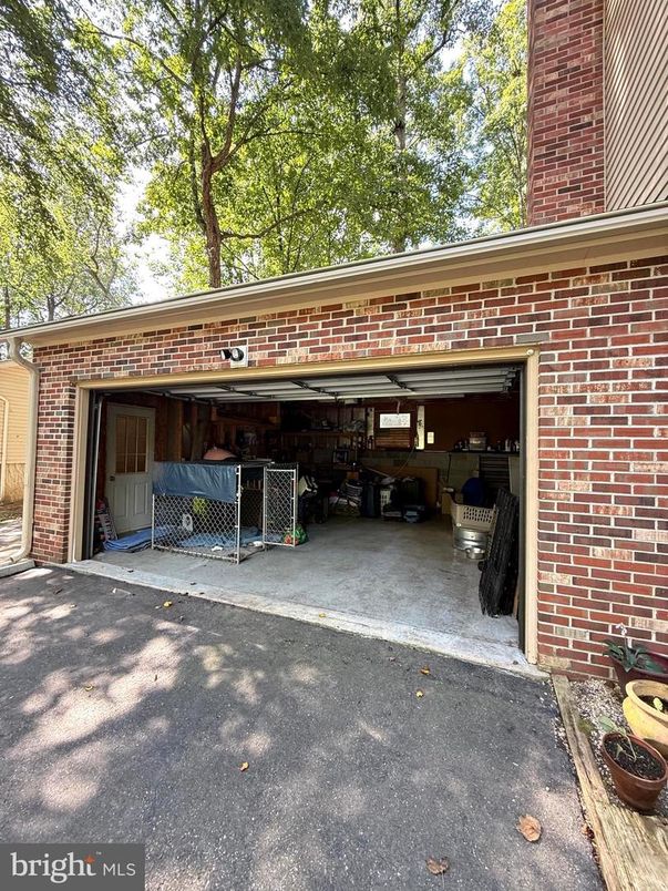 Detached Garage, Exterior