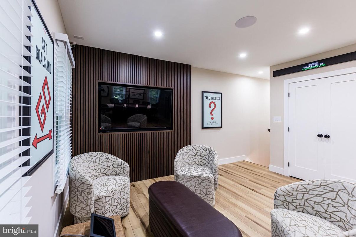 Interior, Recessed Lighting, Wood Texture Flooring