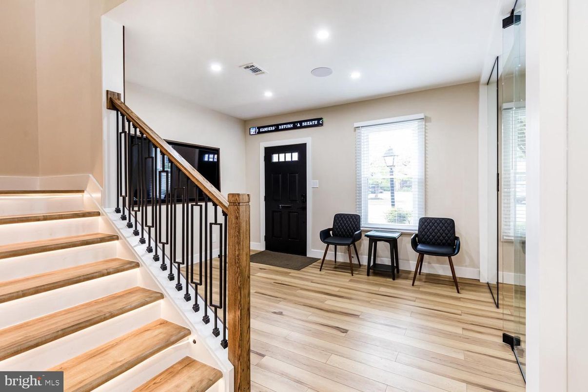 Interior, Recessed Lighting, Wood Texture Flooring