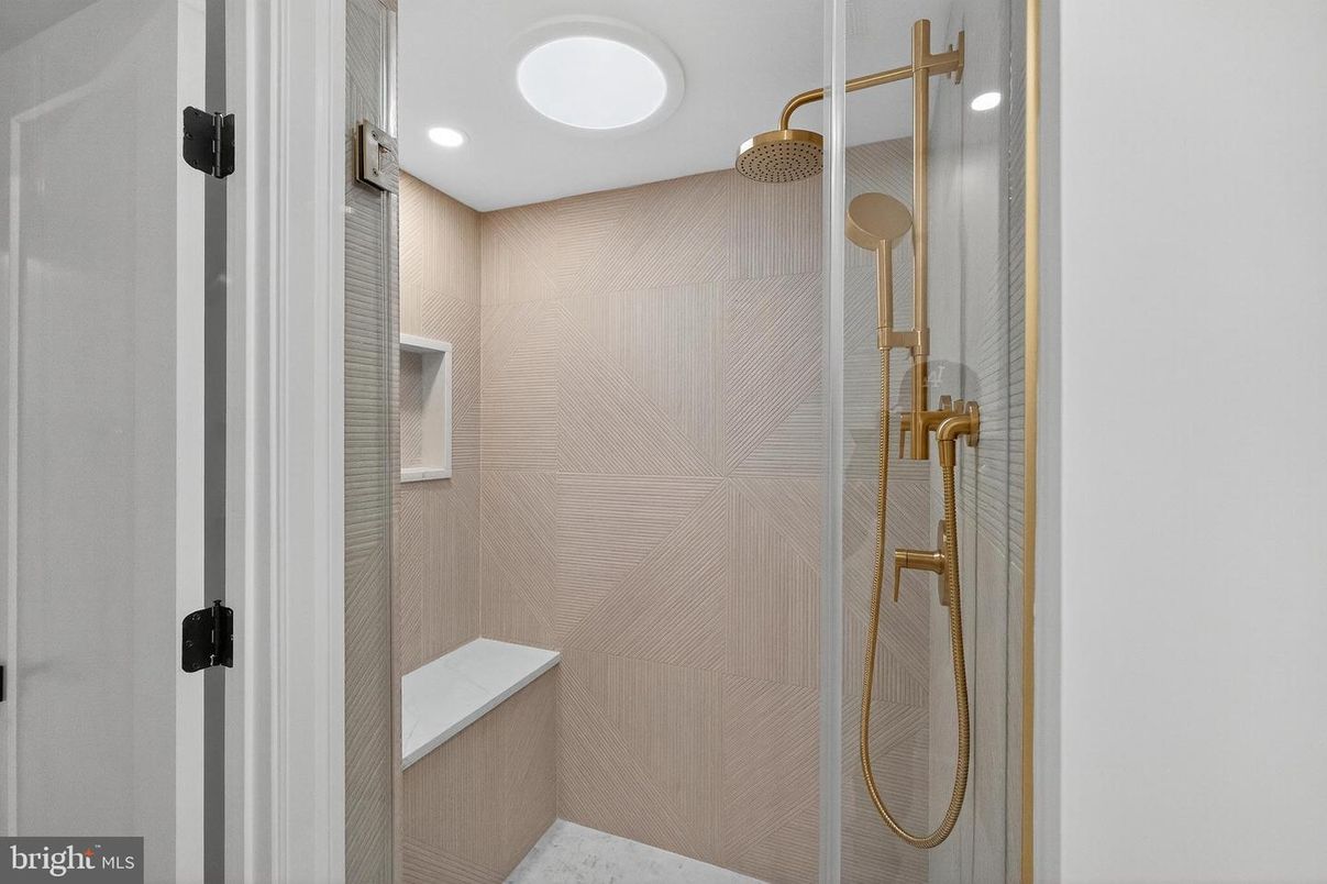 Bathroom, Interior, Recessed Lighting