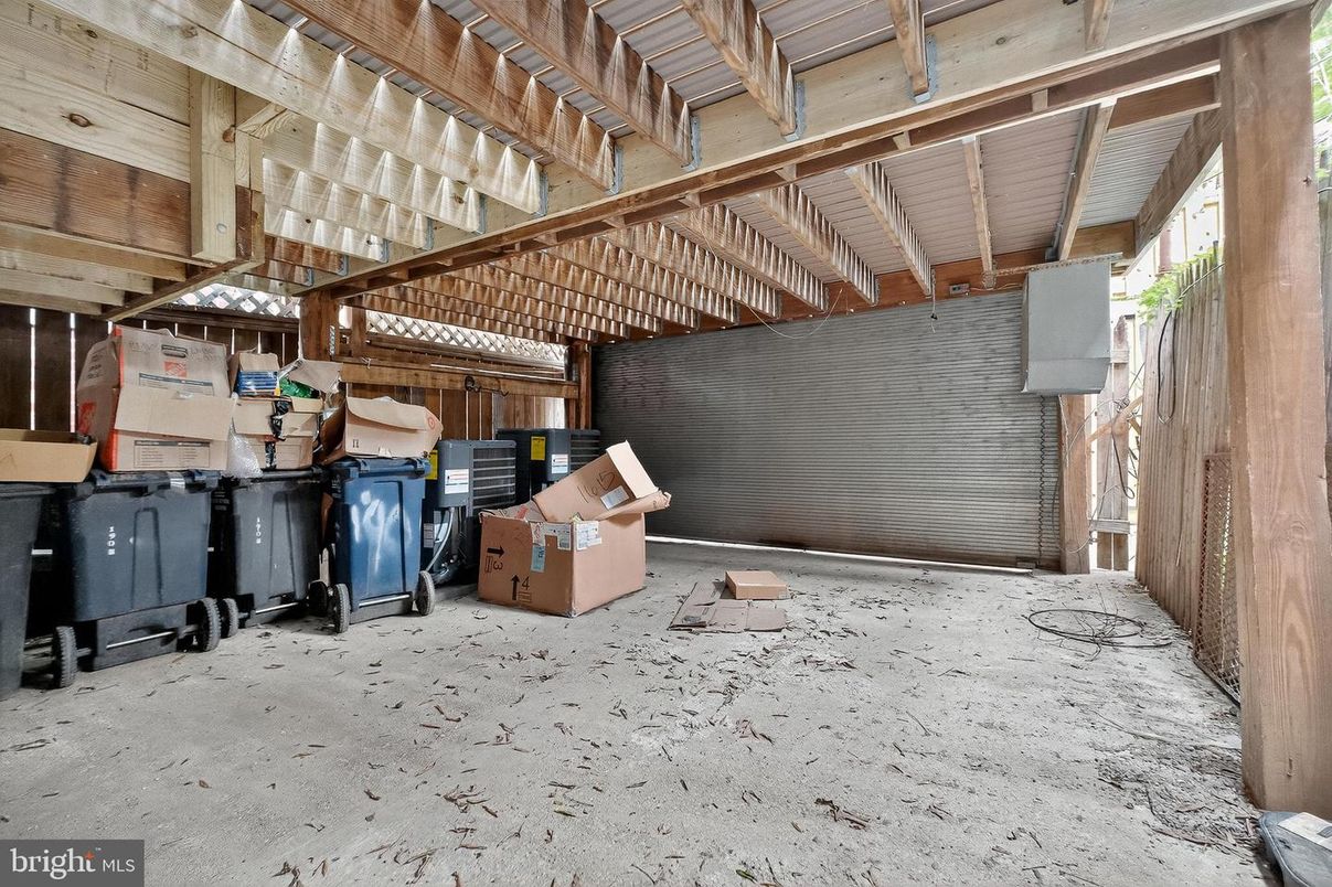 Exterior, Wooden Beams