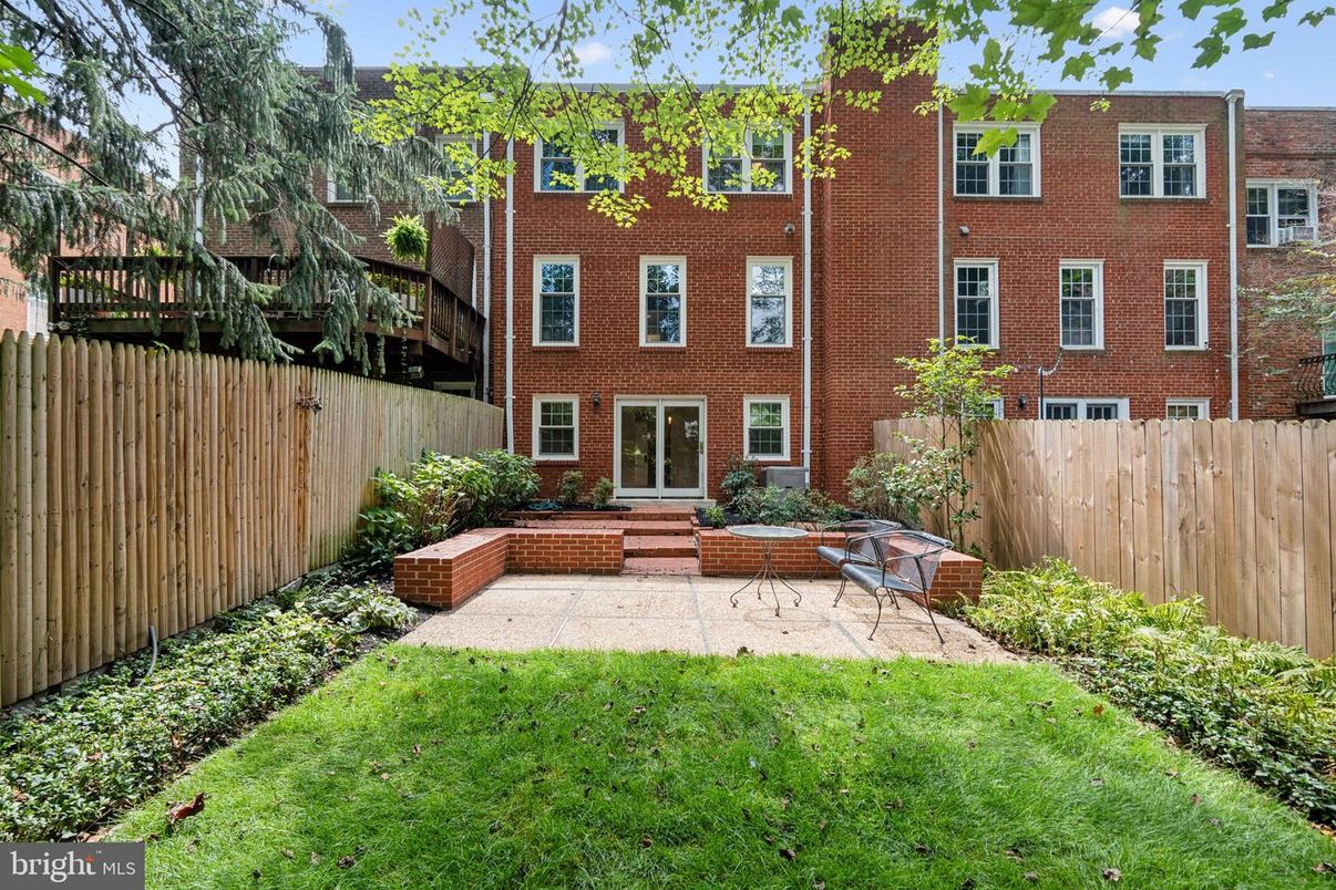 Backyard, Exterior, Facade, Brick Facade, Rowhouse