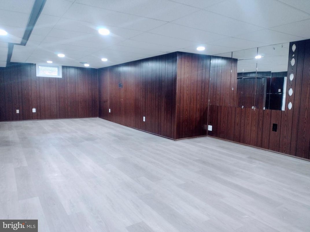 Empty room, Interior, Recessed Lighting, Wood Texture Flooring, Wooden Walls