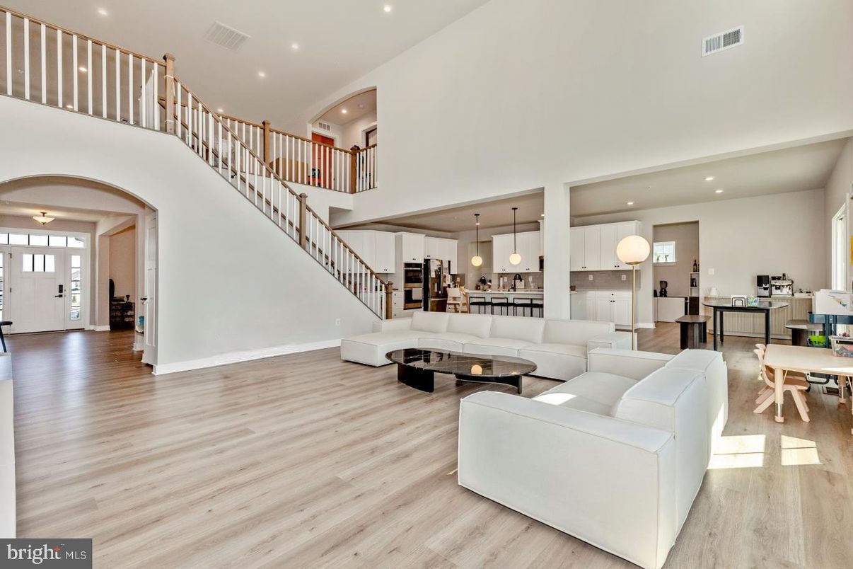 Dining room, Interior, Living room, Pendant Lights, Recessed Lighting, Wood Texture Flooring