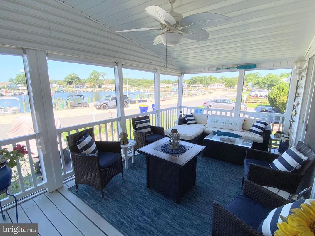 Interior, Living room, Sun Room, Water