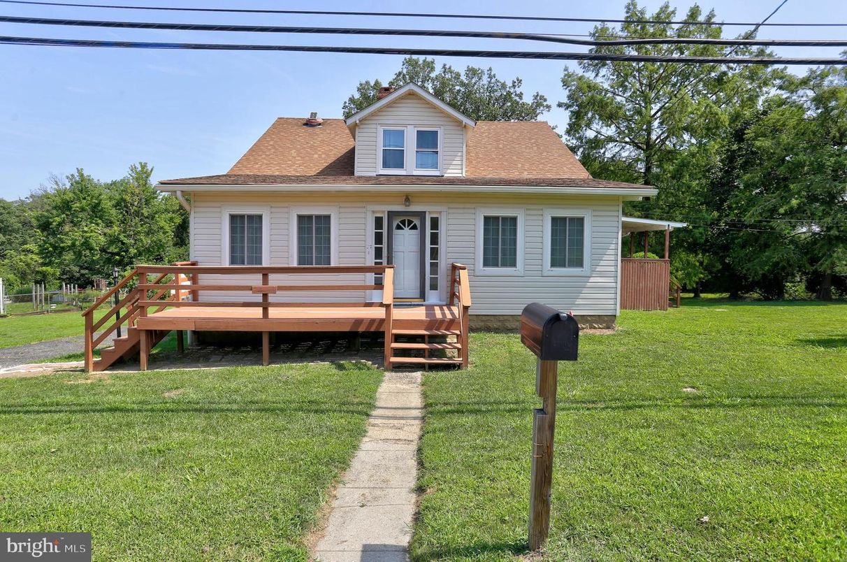 Backyard, Exterior, Facade, Cape Cod