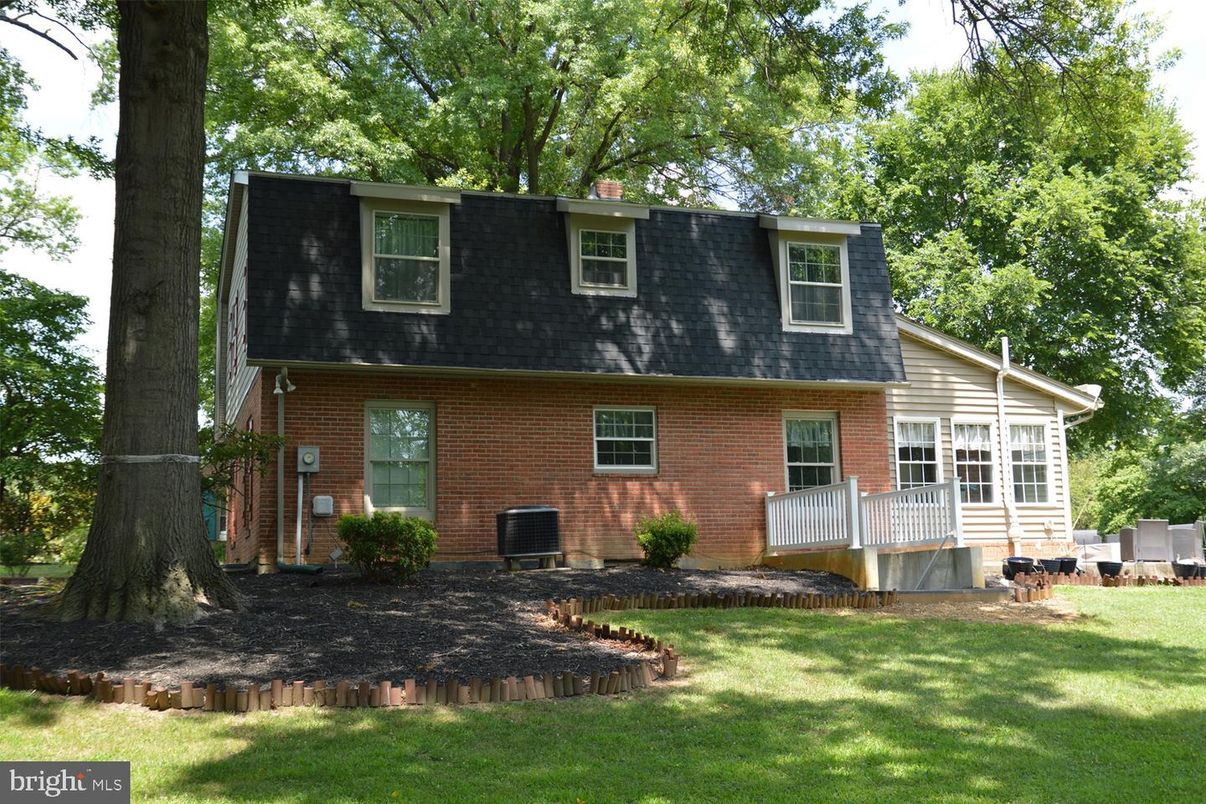 Exterior, Facade, Brick Facade, Cape Cod