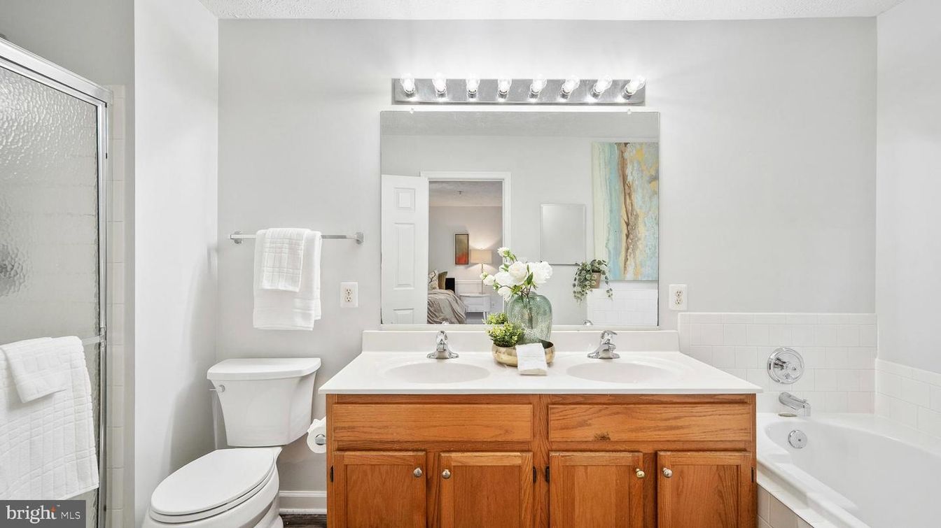 Bathroom, Dual Sink Vanities, Interior