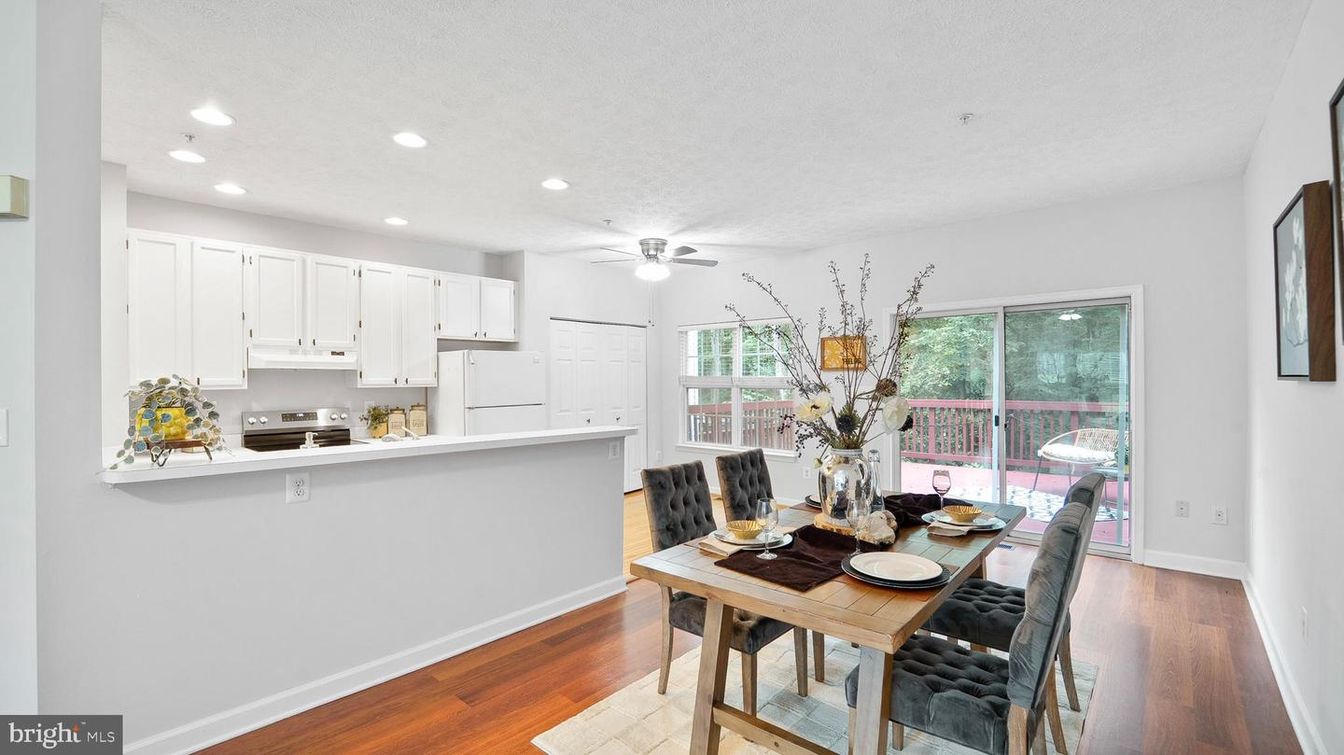 Dining room, Interior, Kitchen, Recessed Lighting, Wood Texture Flooring