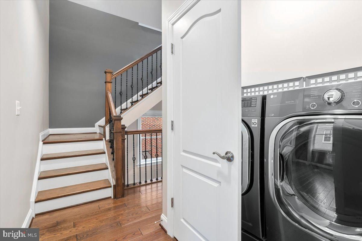 Interior, Utility Closets, Washer, Wood Texture Flooring