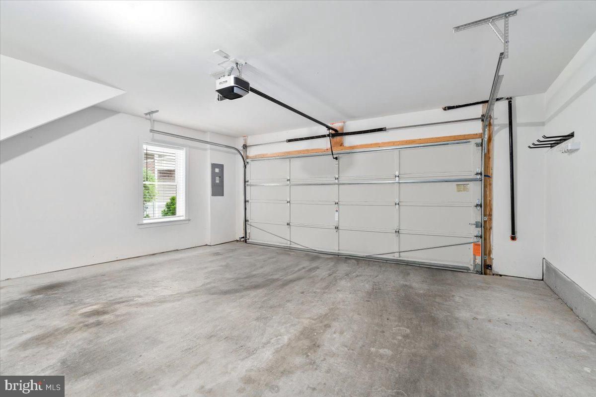 Garage, Interior