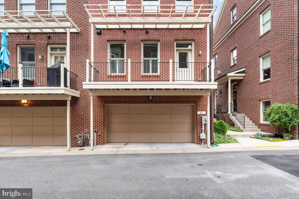 Attached, Exterior, Facade, Brick Facade, Rowhouse