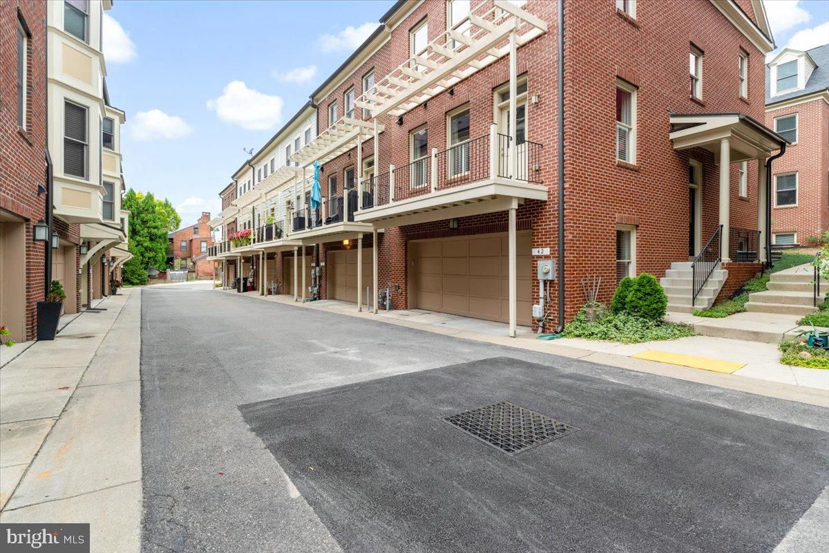Attached, Exterior, Facade, Brick Facade, Rowhouse