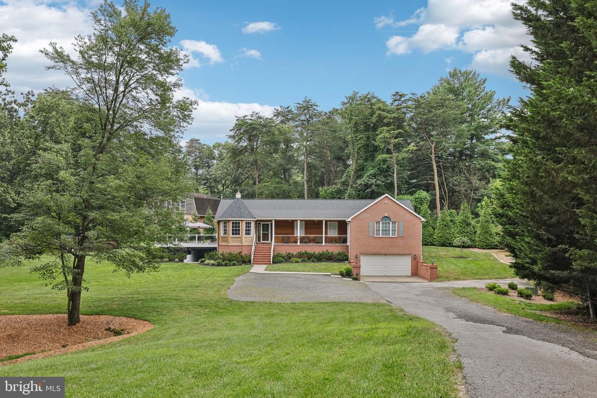 Attached, Backyard, Exterior, Facade, Brick Facade, Ranch