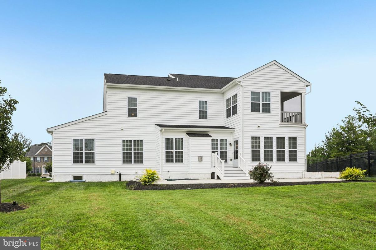Backyard, Exterior, Facade, Farmhouse