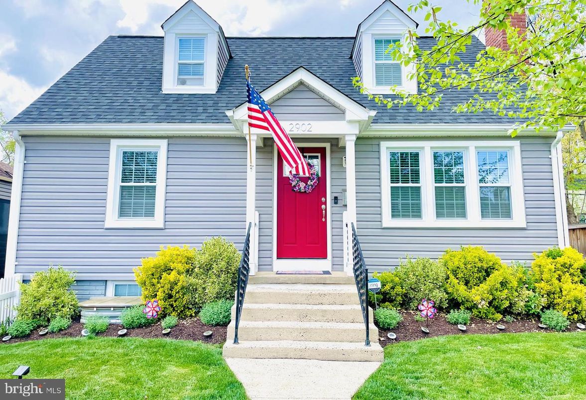 Exterior, Facade, Cape Cod