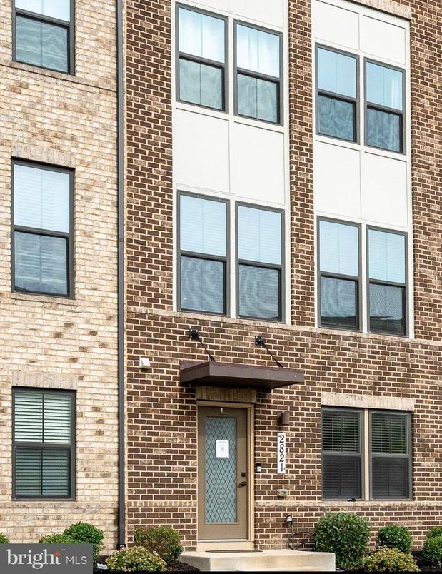 Exterior, Facade, Brick Facade, Rowhouse
