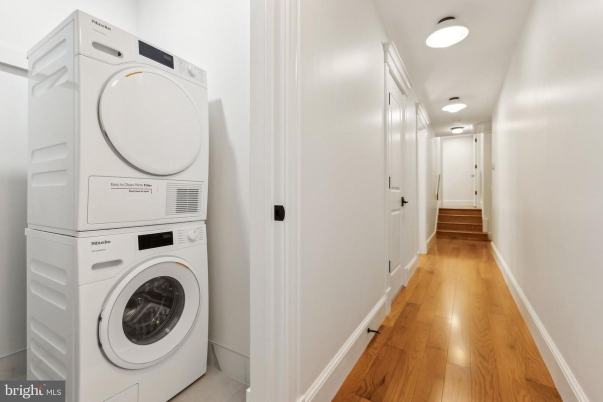 Interior, Utility Closets, Washer, Wood Texture Flooring