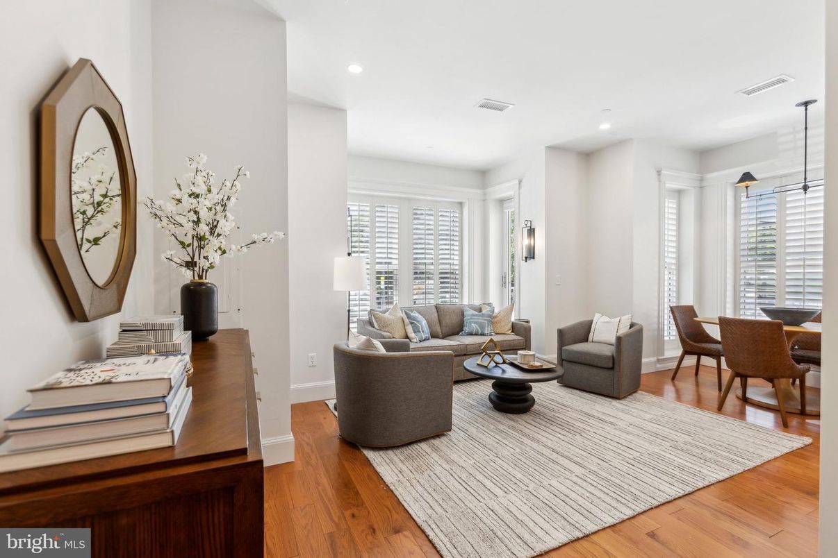 Dining room, Interior, Living room, Recessed Lighting, Wood Texture Flooring