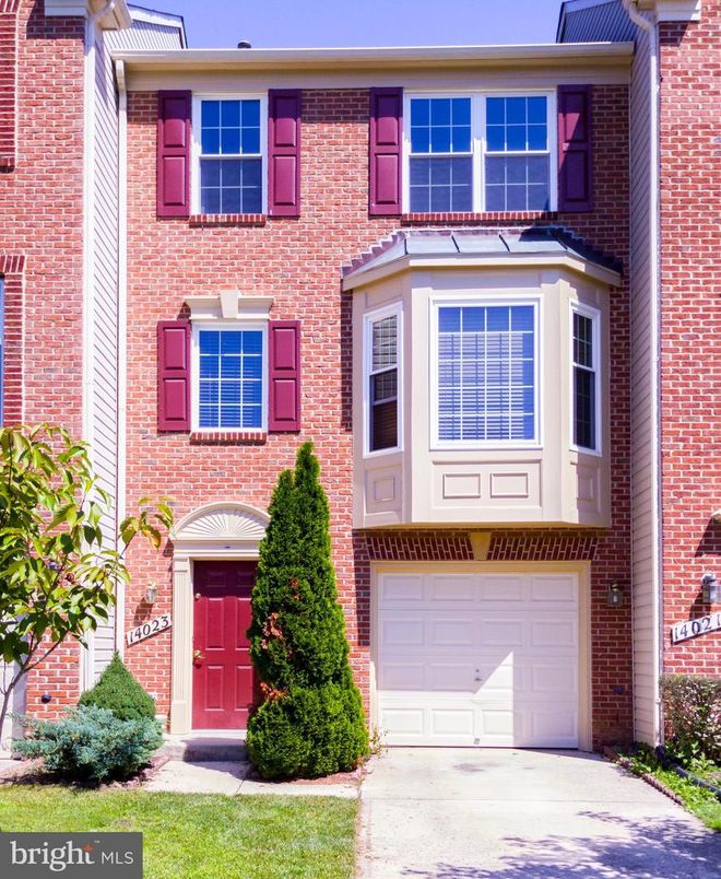 Attached, Exterior, Facade, Brick Facade, Rowhouse