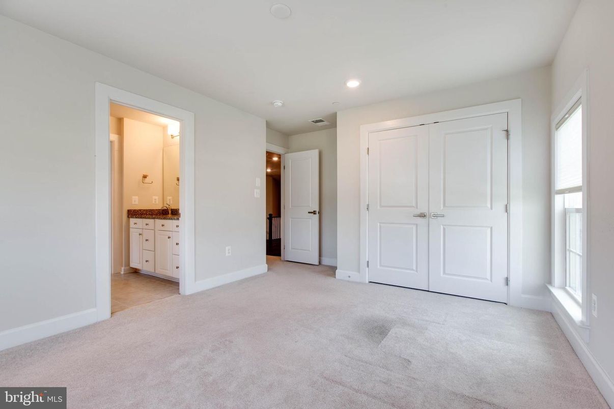 Bathroom, Empty room, Interior, Recessed Lighting