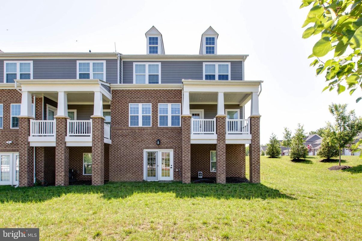 Exterior, Facade, Brick Facade, Georgian