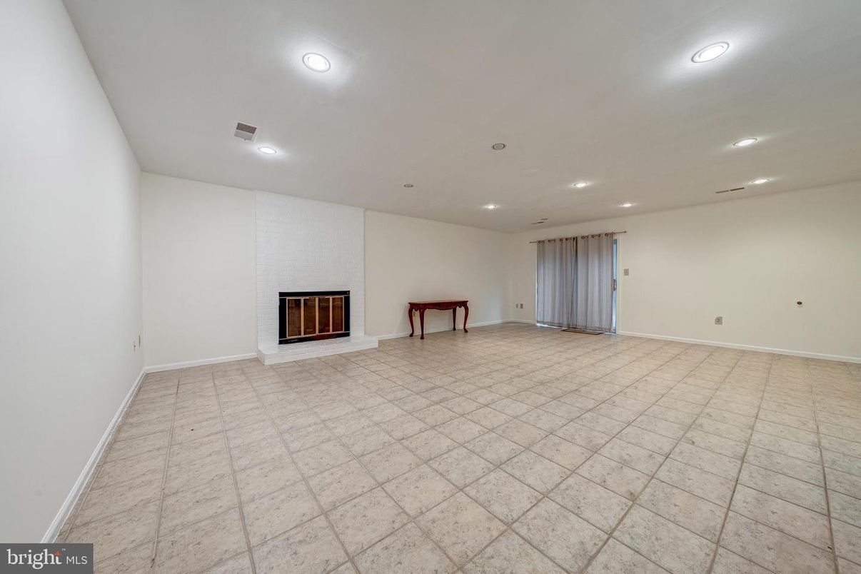 Empty room, Fireplace, Interior, Recessed Lighting