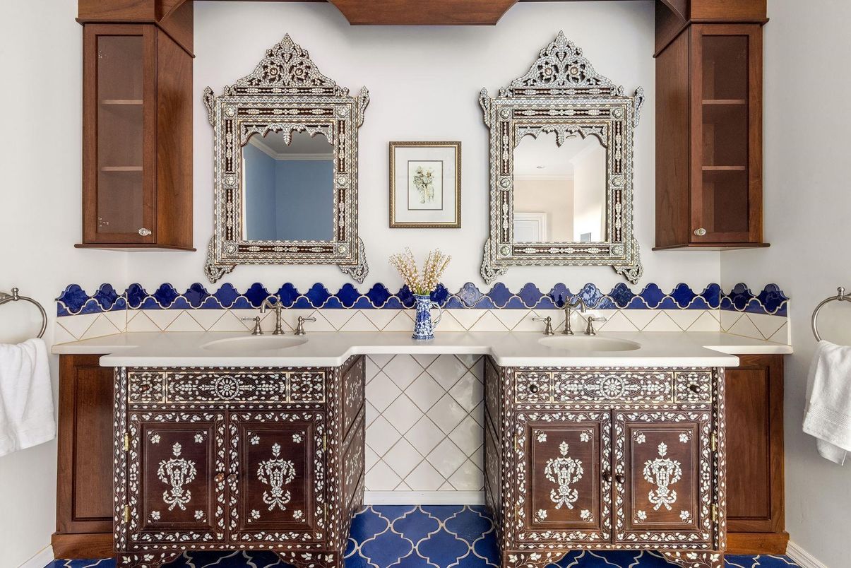 Bathroom, Dual Sink Vanities, Interior
