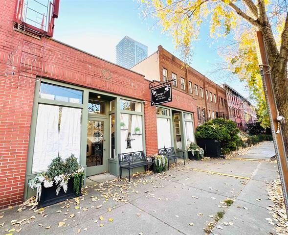 Exterior, Facade, Brick Facade, Rowhouse