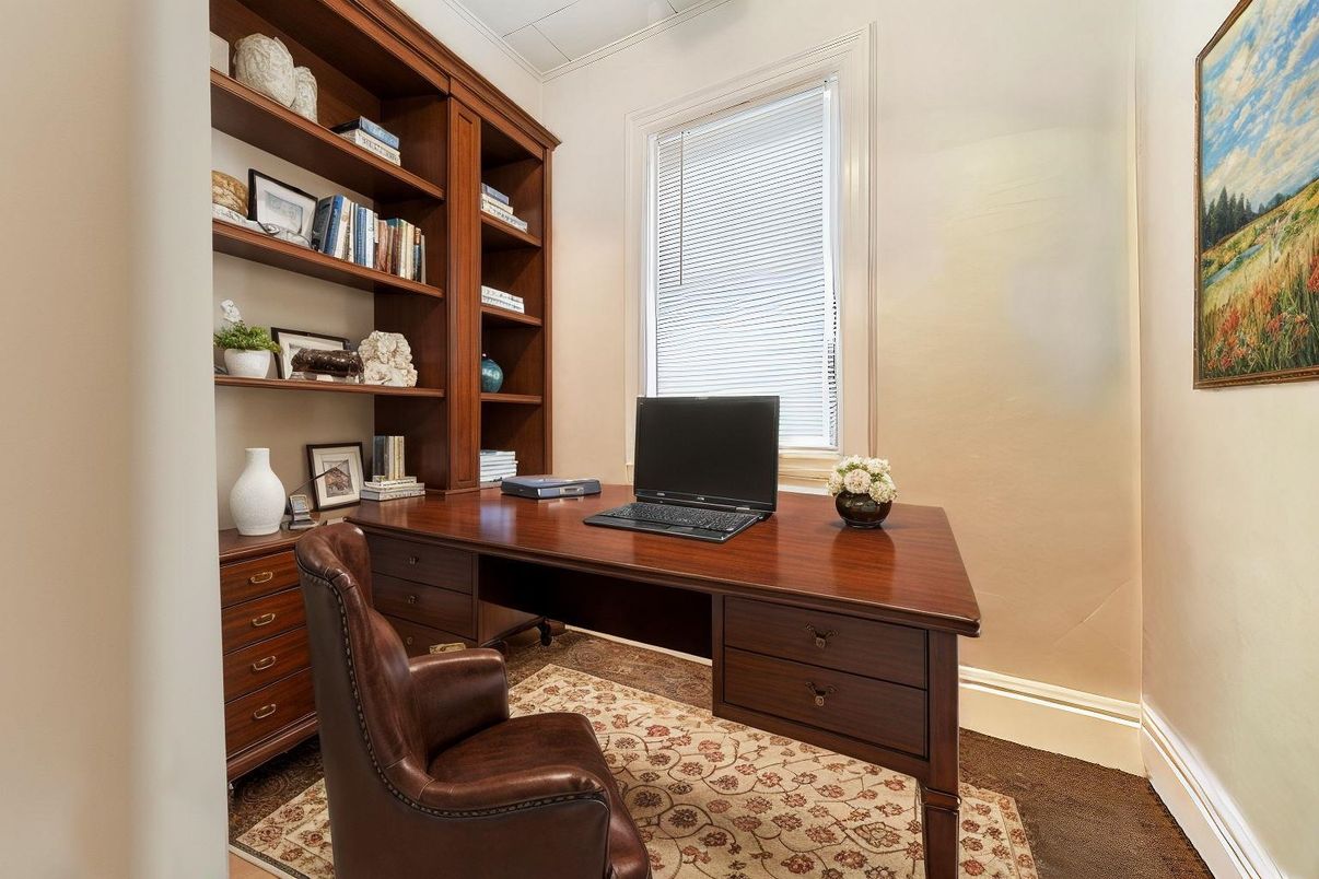 Home Office, Interior