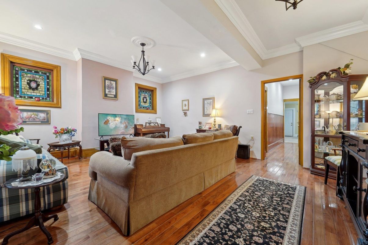 Chandelier, Interior, Living room, Recessed Lighting, Wood Texture Flooring