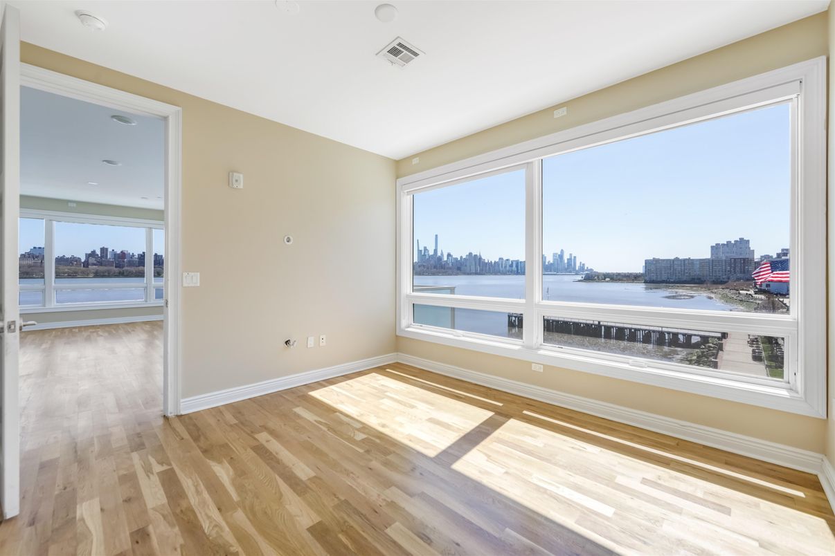 Empty room, Interior, Recessed Lighting, Water, Wood Texture Flooring