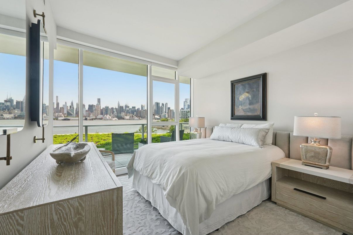 Bedroom, Interior, Water