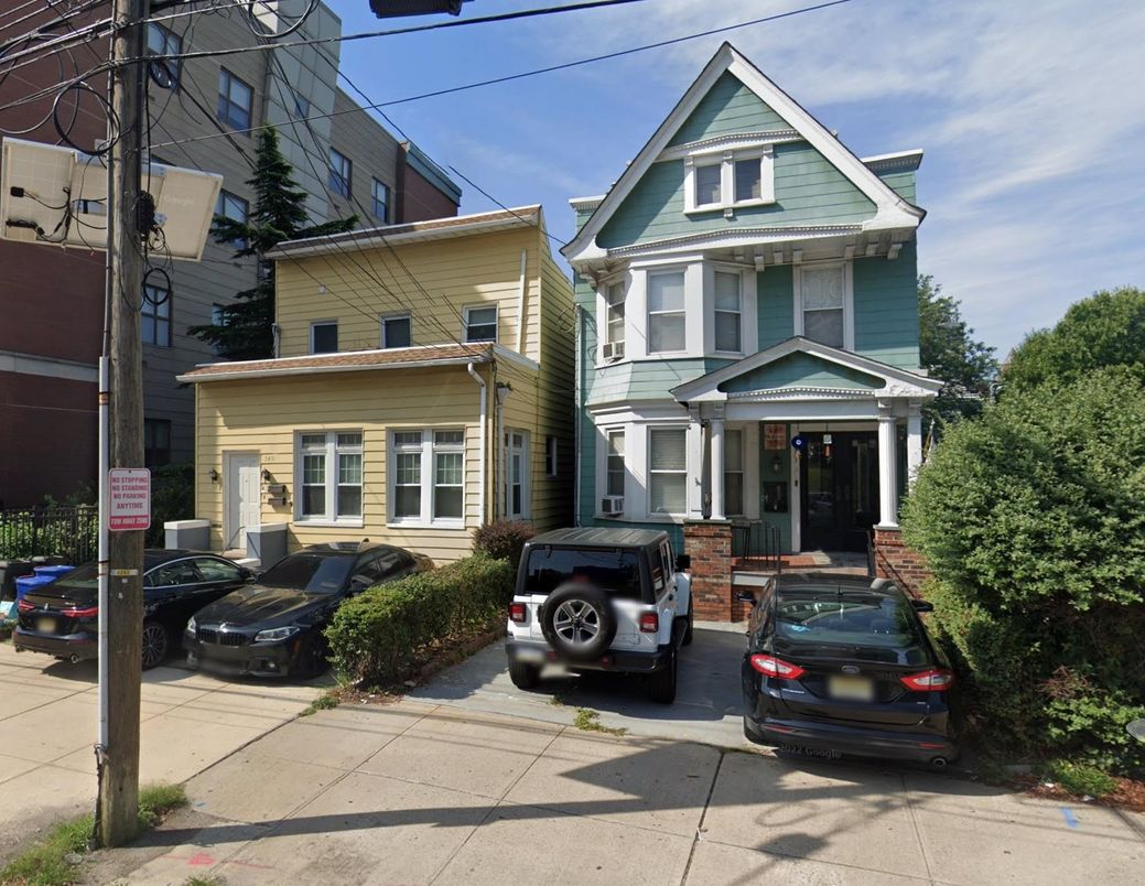 Exterior, Facade, Queen Anne Victorian